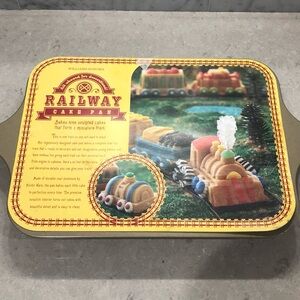 Williams Sonoma NORDIC WARE Train 9-Piece Cake Pan